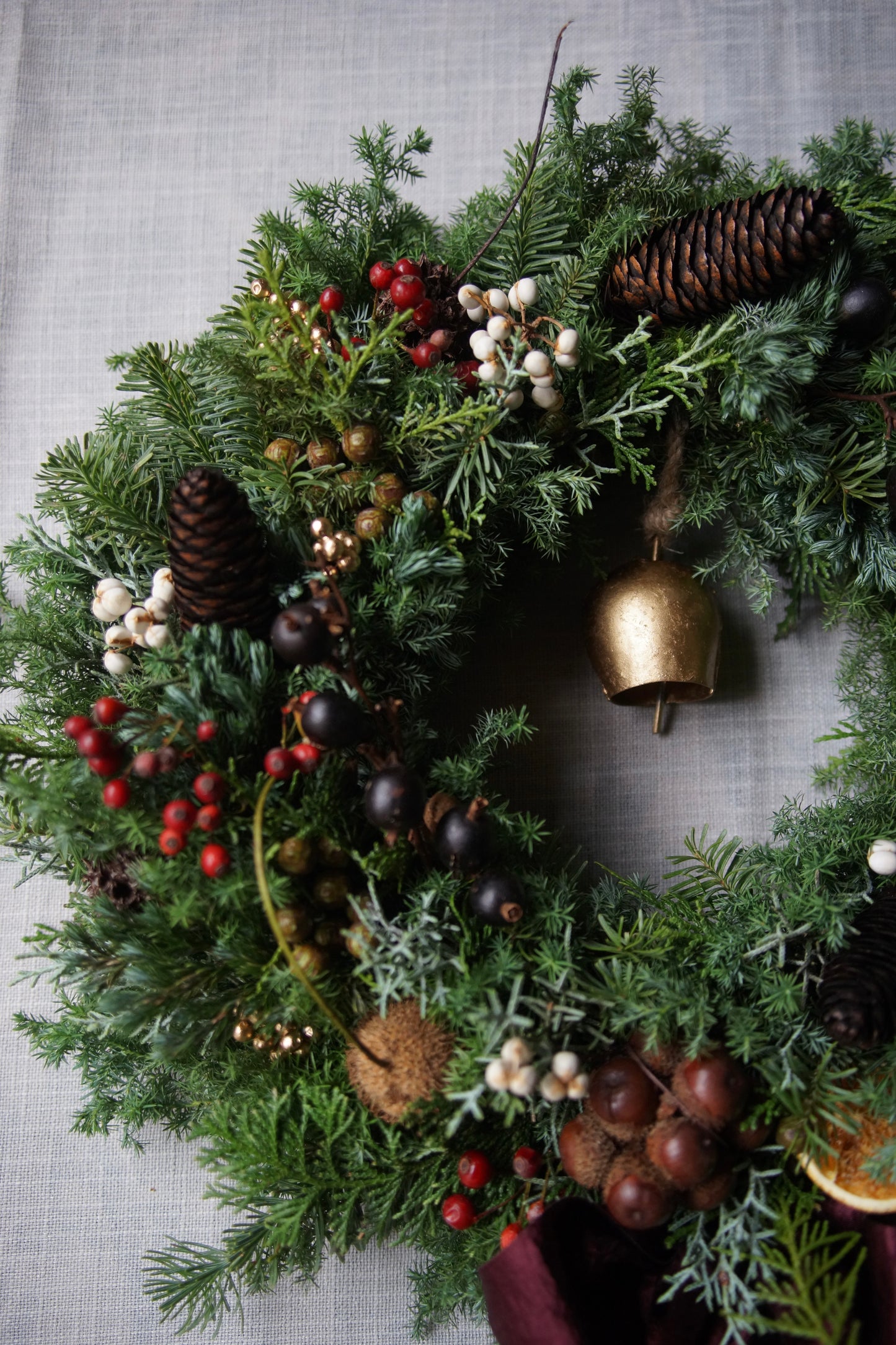 森のぬくもりを纏うクリスマスリース【L】