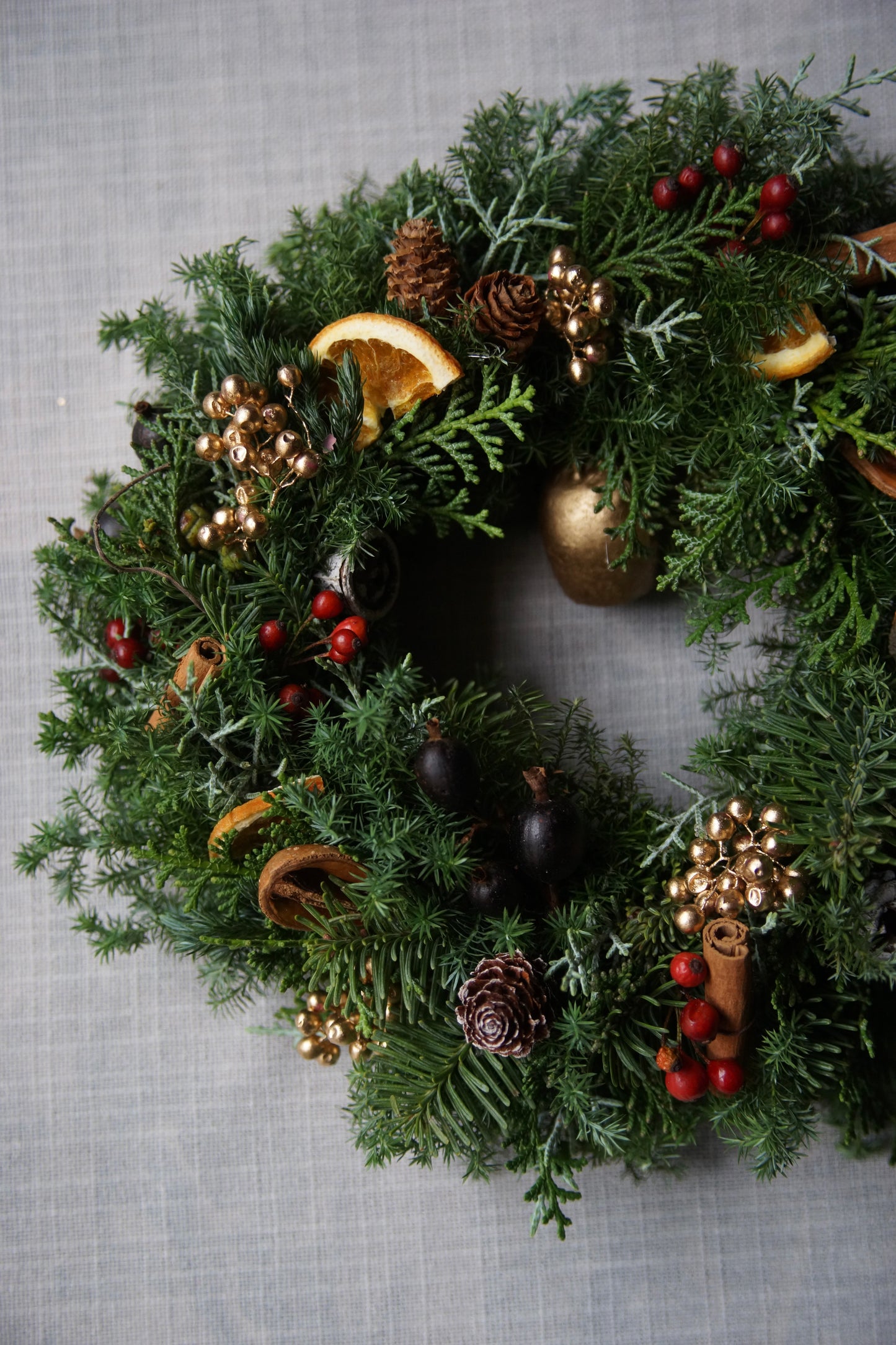 森のぬくもりを纏うクリスマスリース【S】