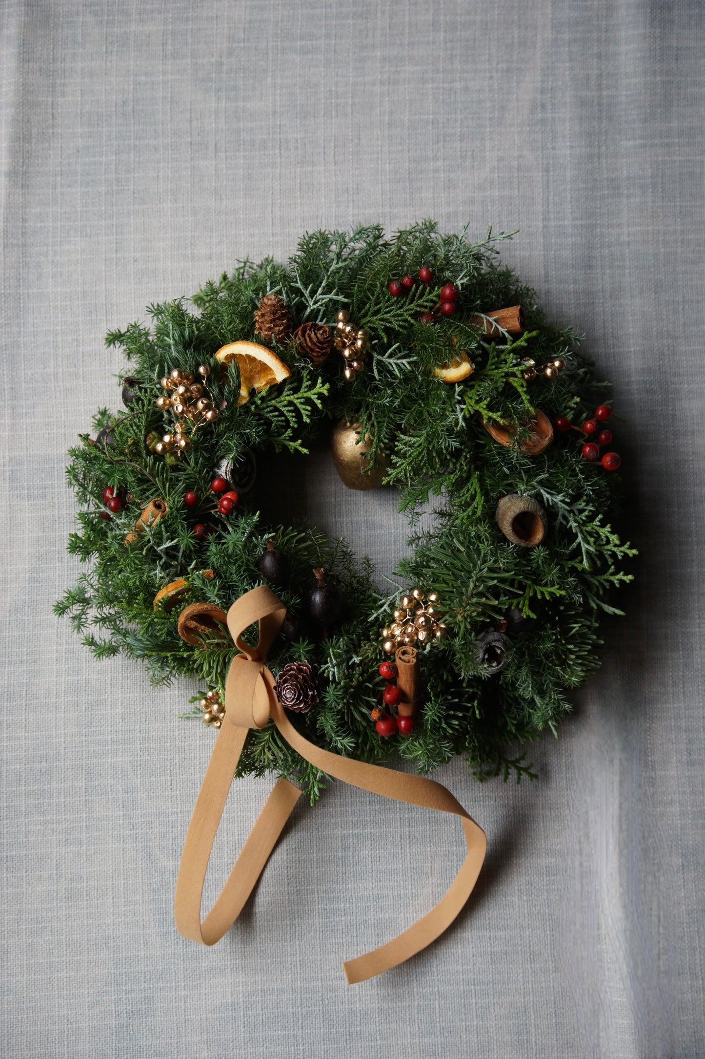 森のぬくもりを纏うクリスマスリース【S】