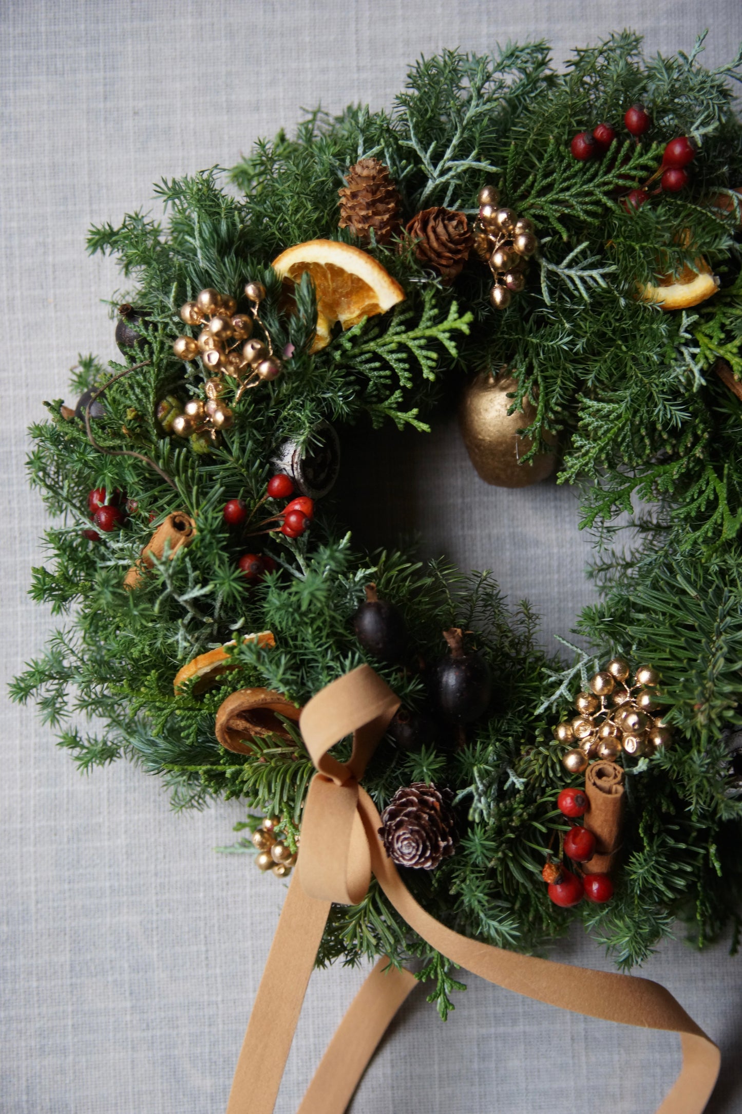 森のぬくもりを纏うクリスマスリース【S】